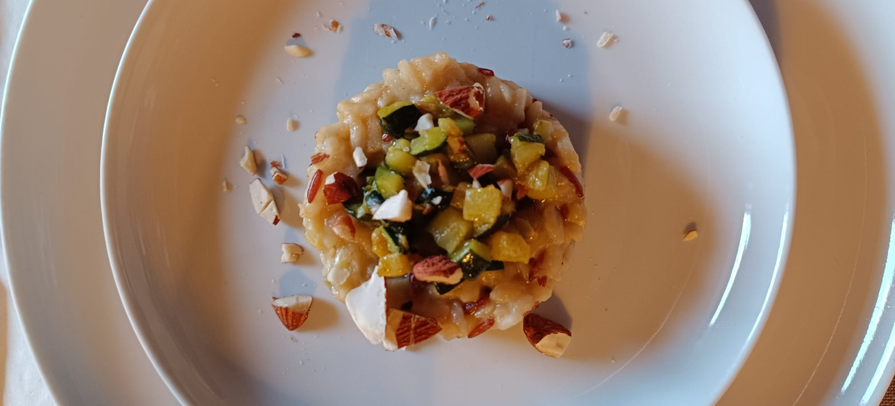 risotto-alle-zucchine-con-burrata-e-nocciole-ricetta