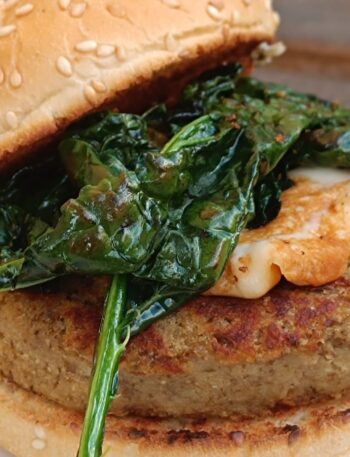 hamburger-veggie-scamorza-e-cavolo-nero-ricetta