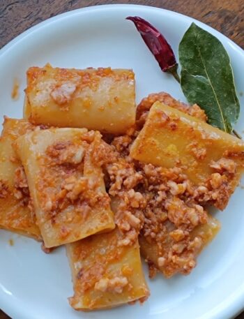 paccheri-al-ragu-di-calamari-ricetta