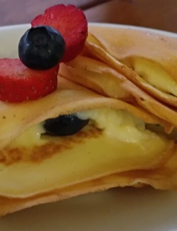 crepes-con-la-crema-e-i-mirtilli-ricetta