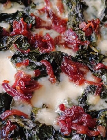 pinsa-con-cavolo-nero-e-cipolla-caramellata-ricetta