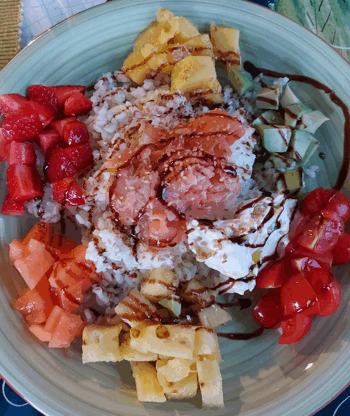 poke-bowl-di-salmone-e-frutta-click