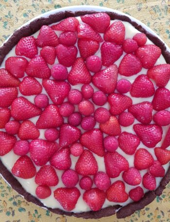 crostata-al-cacao-con-crema-e-fragole-click