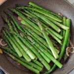 Asparagi con purè di cavolfiore
