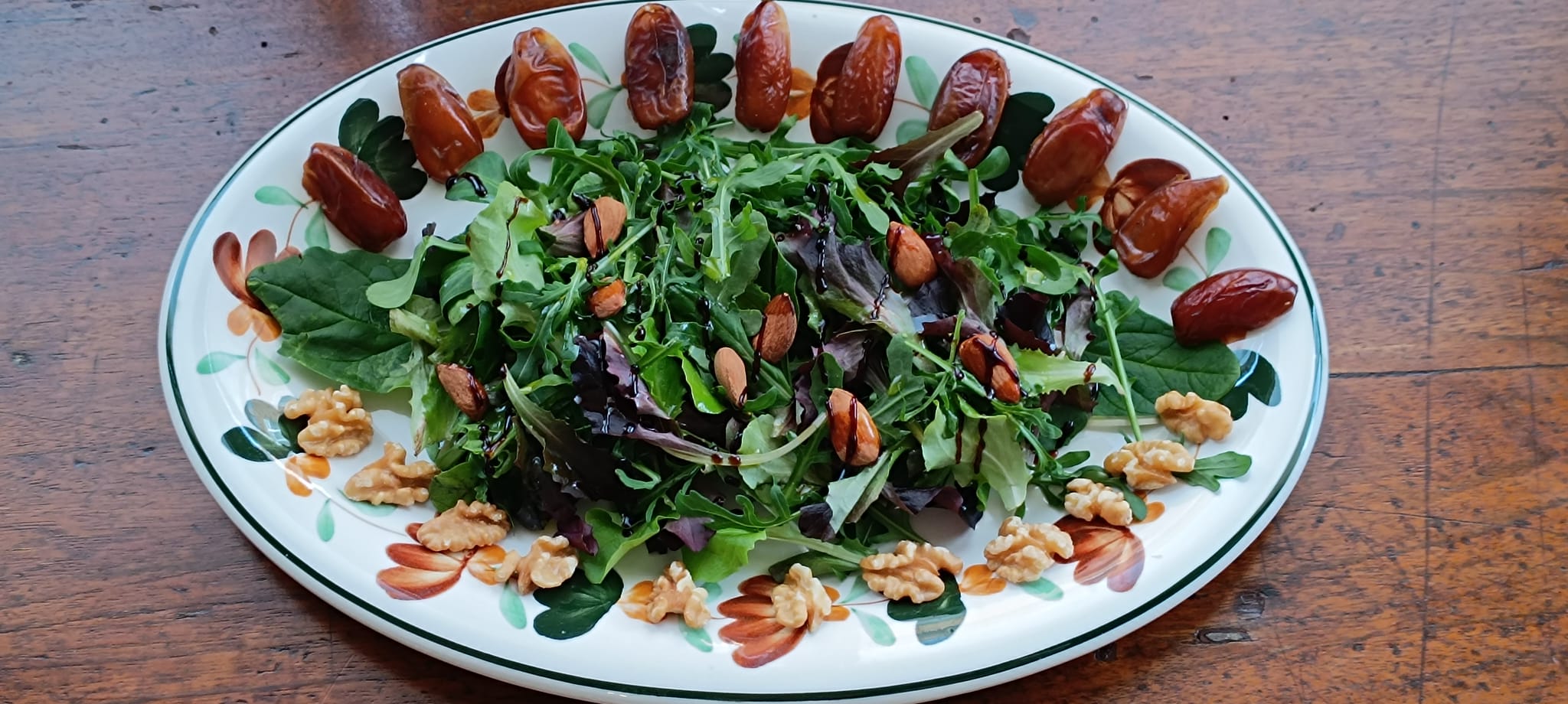 insalata-datteri-e-noci-ricetta