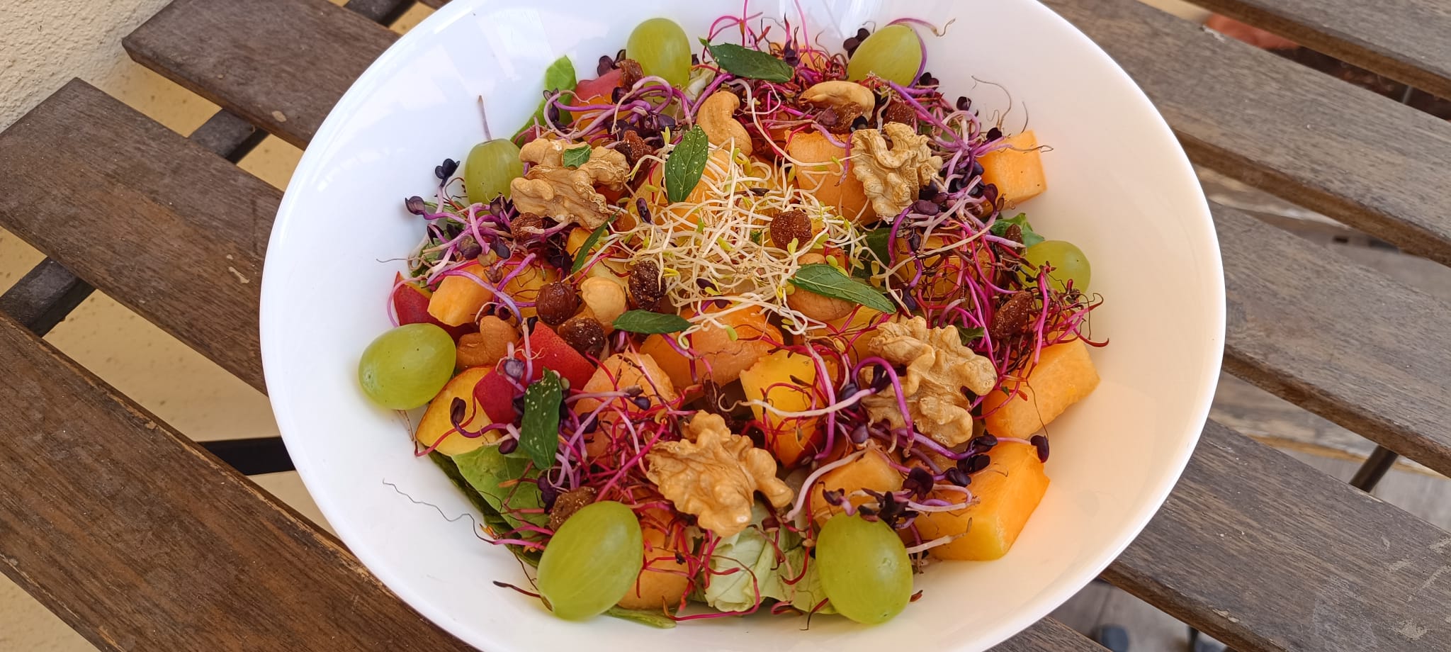 insalata-frutta-germogli